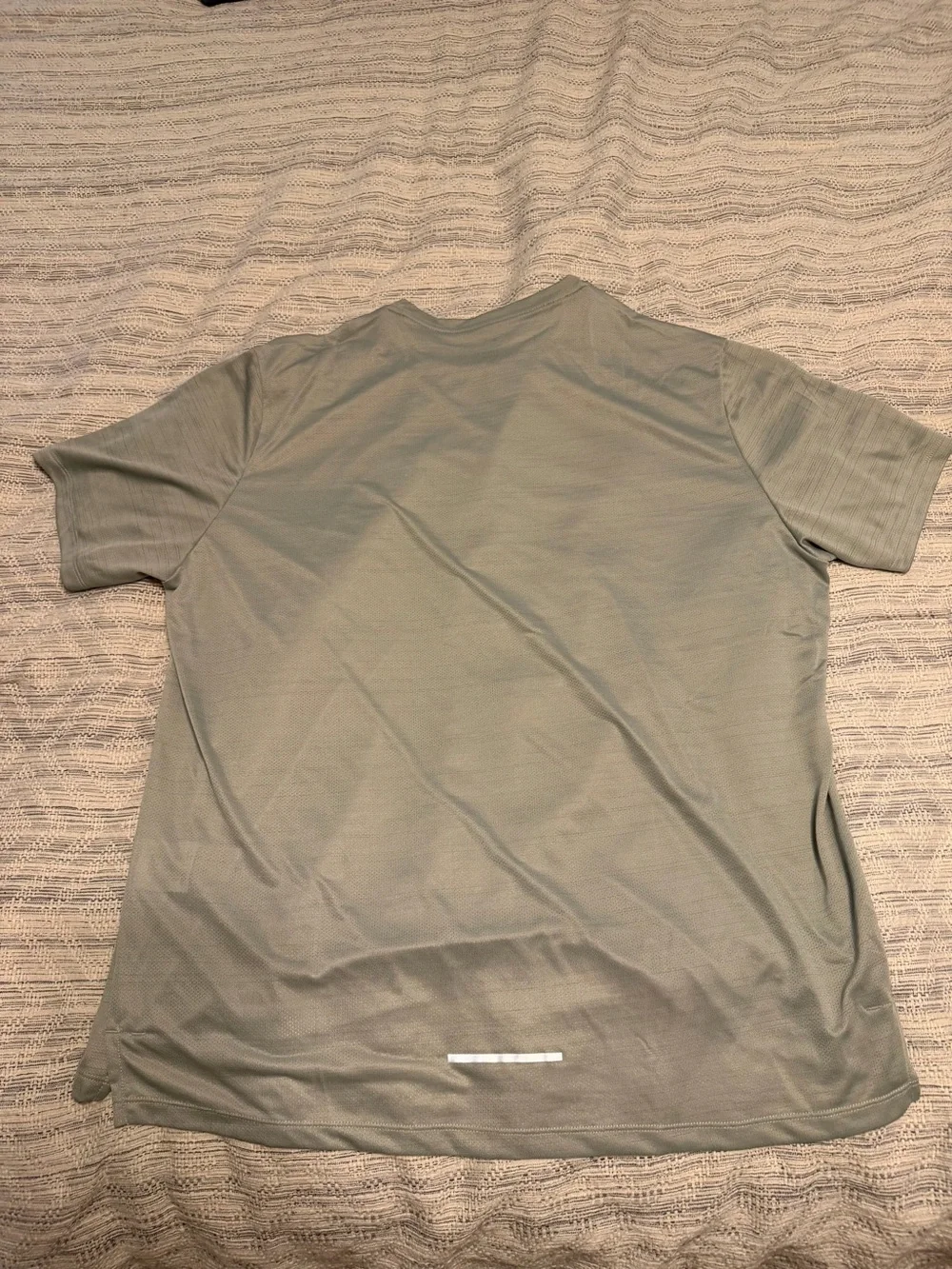 Nike Men’s Short Sleeve Dri-FIT Tee in Green READ DESCRIPTION
